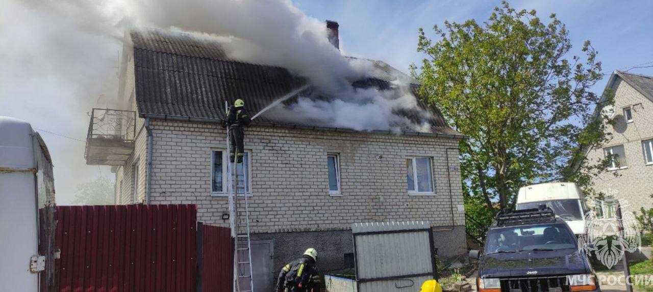 В Гурьевском районе загорелась кровля частного жилого дома