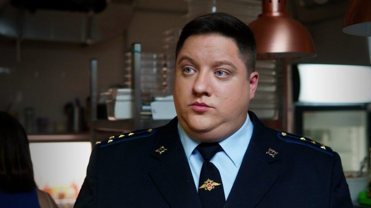 Ушёл из жизни Роман Попов, известный по роли Мухича в сериале «Полицейский с Рублёвки» Ушёл из жизни Роман Попов, известный по роли Мухича в сериале «Полицейский с Рублёвки»