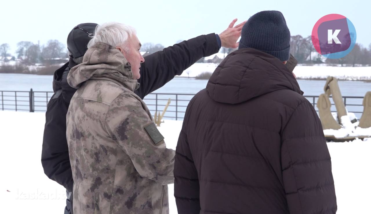 Председатель комитета Госдумы по обороне Андрей Картаполов посмотрел на литовские укрепления со стороны российской границы Председатель комитета Госдумы по обороне Андрей Картаполов посмотрел на литовские укрепления со стороны российской границы