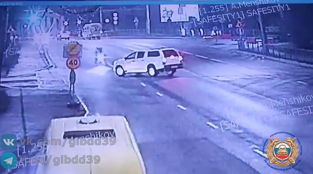 На Киевской мотоциклист влетел в легковушку На Киевской мотоциклист влетел в легковушку