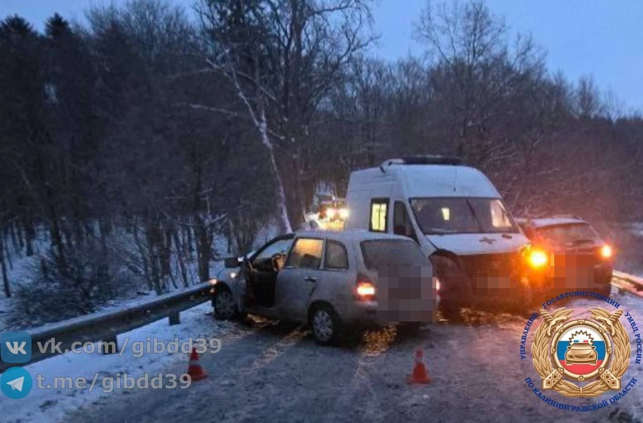 В Зеленоградском районе столкнулись две машины и скорая В Зеленоградском районе столкнулись две машины и скорая
