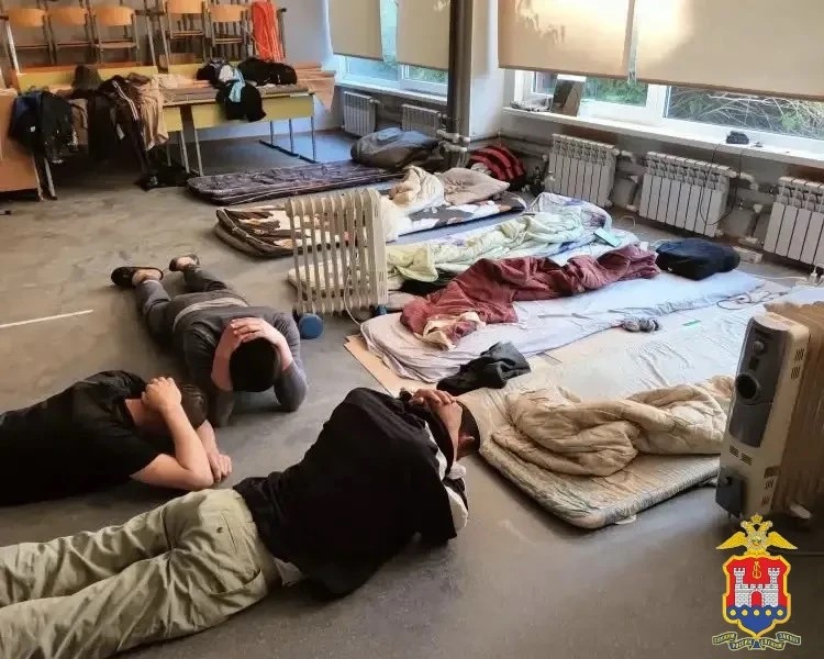 12 мигрантов жили в школе Балтийска во время ремонта 12 мигрантов жили в школе Балтийска во время ремонта
