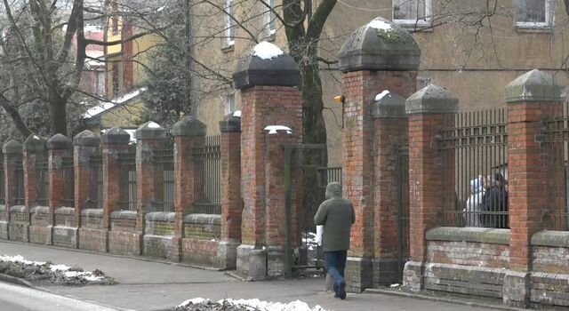 Исторический забор в Калининграде власти посчитали самовольной постройкой Исторический забор в Калининграде власти посчитали самовольной постройкой