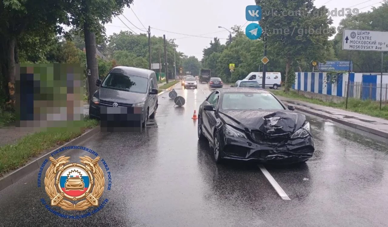 На проспекте Победы столкнулись два автомобиля На проспекте Победы столкнулись два автомобиля