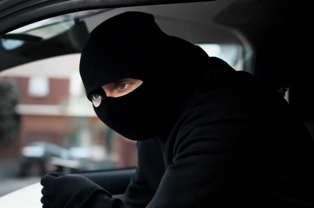 В Краснознаменске 18-летнего парня задержали за угон автомобиля знакомой В Краснознаменске 18-летнего парня задержали за угон автомобиля знакомой