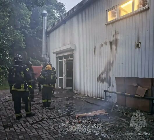 В Калининграде загорелся магазин для мотоциклистов В Калининграде загорелся магазин для мотоциклистов