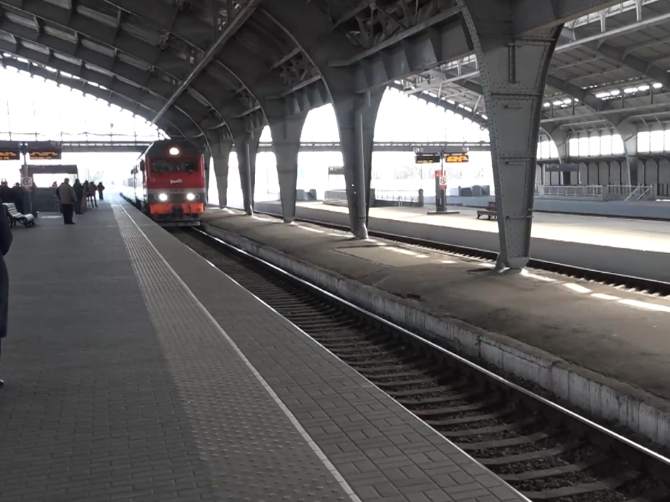 В Калининграде транспортные полицейские сняли с грузового состава 11-летнего зацепера В Калининграде транспортные полицейские сняли с грузового состава 11-летнего зацепера