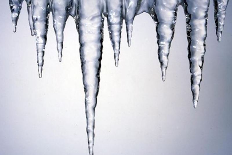 Калининградцам напомнили о правилах безопасности при сходе снега и сосулек Калининградцам напомнили о правилах безопасности при сходе снега и сосулек