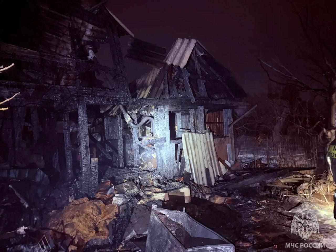 В Гурьевском районе сгорел двухэтажный деревянный дом В Гурьевском районе сгорел двухэтажный деревянный дом