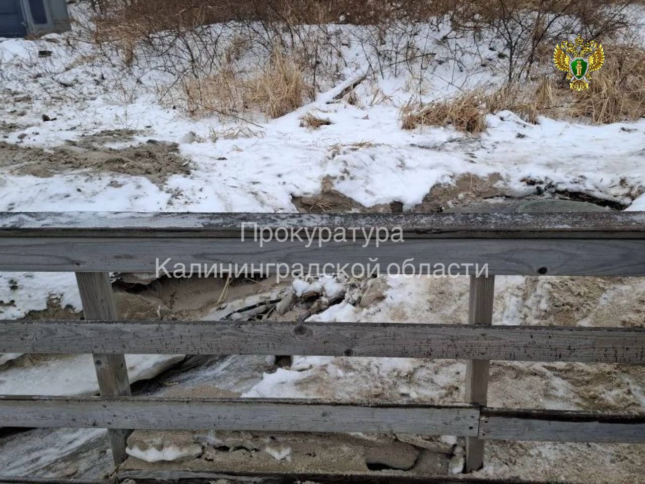 Прокуратура проверяет информацию о сливе канализации на пляж и променад в Янтарном Прокуратура проверяет информацию о сливе канализации на пляж и променад в Янтарном