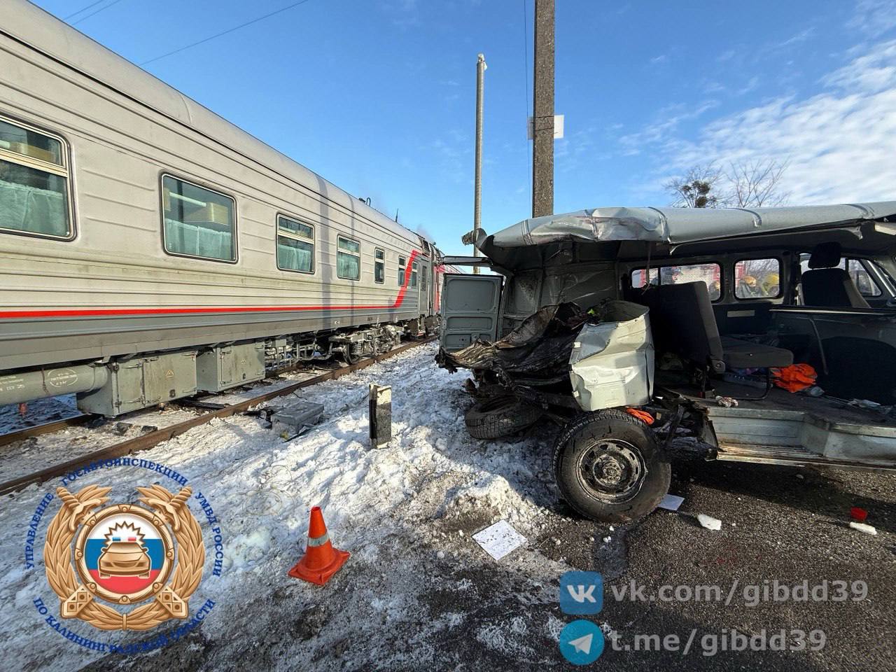 В Озерках «УАЗ» выехал на переезд и столкнулся с локомотивом В Озерках «УАЗ» выехал на переезд и столкнулся с локомотивом