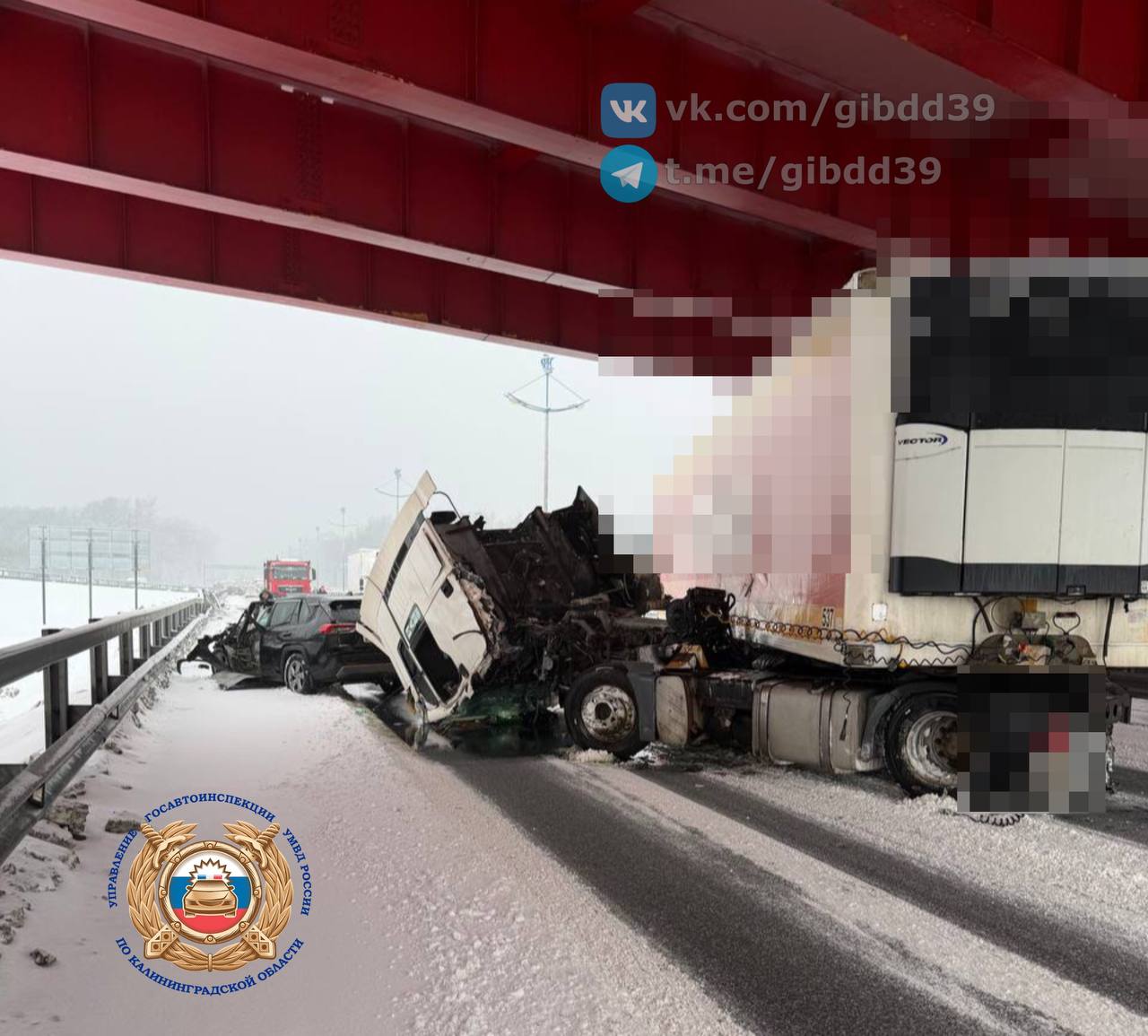 На Приморском полукольце погиб водитель фуры, врезавшейся в ограждение На Приморском полукольце погиб водитель фуры, врезавшейся в ограждение