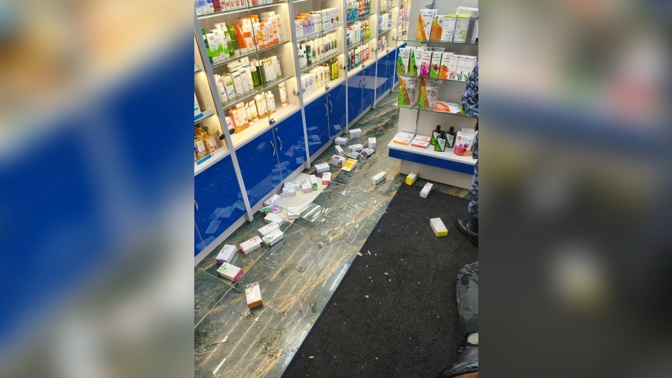 В Калининграде мужчина устроил погром в аптеке на улице Дзержинского В Калининграде мужчина устроил погром в аптеке на улице Дзержинского