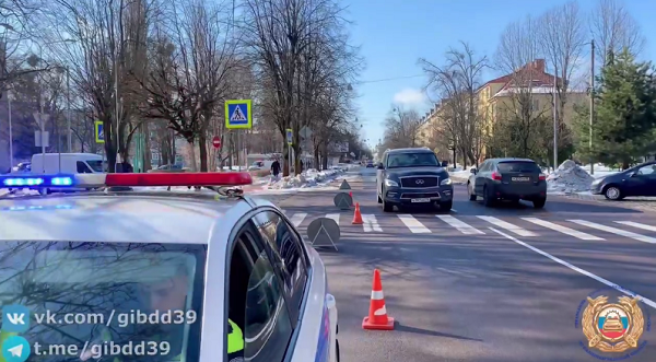 На Карла Маркса неизвестный водитель сбил двух школьников и скрылся На Карла Маркса неизвестный водитель сбил двух школьников и скрылся