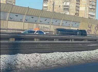 В Калининграде на второй эстакаде перевернулся автомобиль В Калининграде на второй эстакаде перевернулся автомобиль