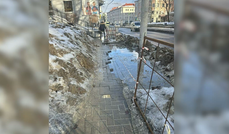 10-летний мальчик провалился в водяную яму в центре Калининграда 10-летний мальчик провалился в водяную яму в центре Калининграда