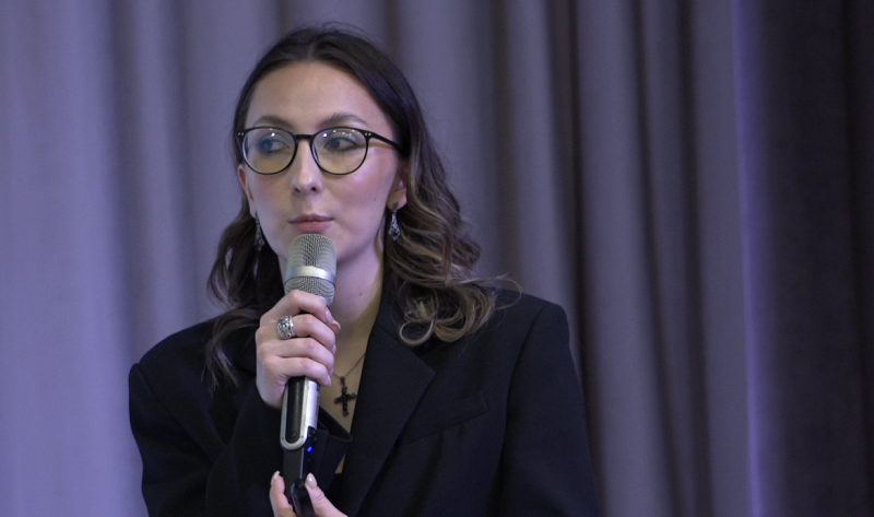 Выжившая после теракта в Беслане Ирина Гуриева встретилась со школьниками Выжившая после теракта в Беслане Ирина Гуриева встретилась со школьниками