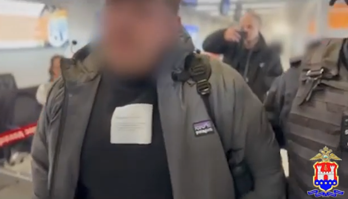 Жителя Славского района задержали в Храброво за распространение наркотиков и мошенничество Жителя Славского района задержали в Храброво за распространение наркотиков и мошенничество