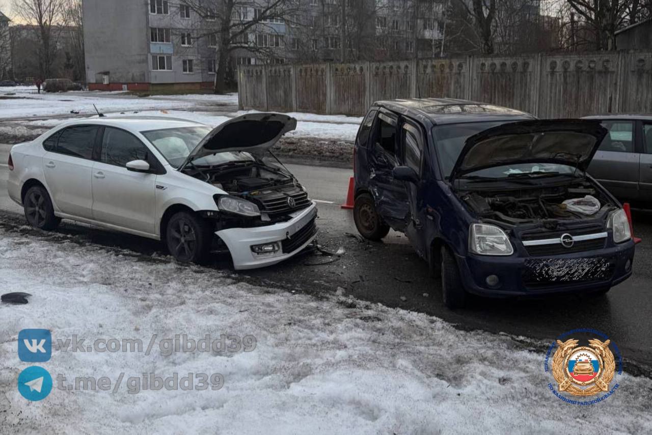 На улице Муромской в аварии пострадали два человека На улице Муромской в аварии пострадали два человека