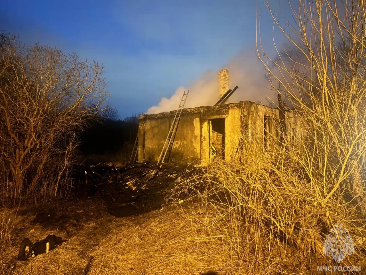 В Калининграде при пожаре в жилом доме пострадал мужчина В Калининграде при пожаре в жилом доме пострадал мужчина