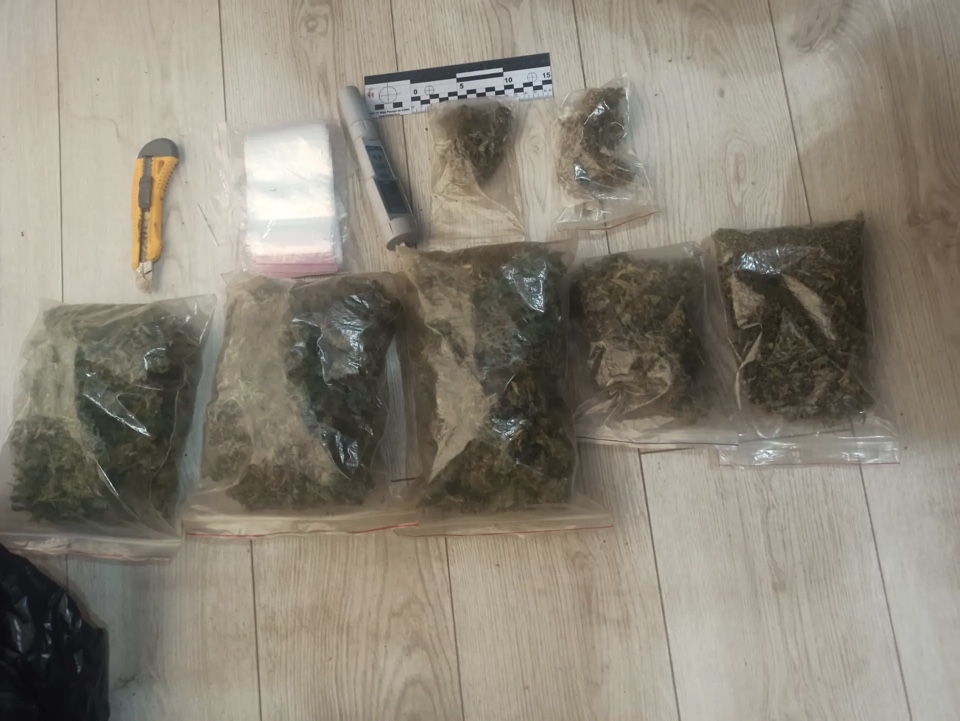 В Калининграде у двух мужчин изъяли наркотики, патроны и взрывчатку В Калининграде у двух мужчин изъяли наркотики, патроны и взрывчатку