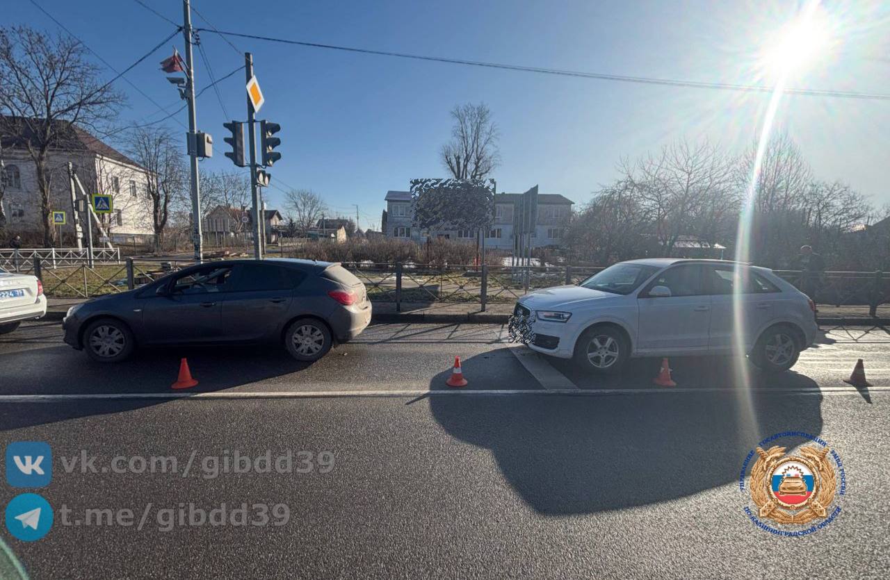 Один пострадавший: под Калининградом столкнулись два автомобиля Один пострадавший: под Калининградом столкнулись два автомобиля