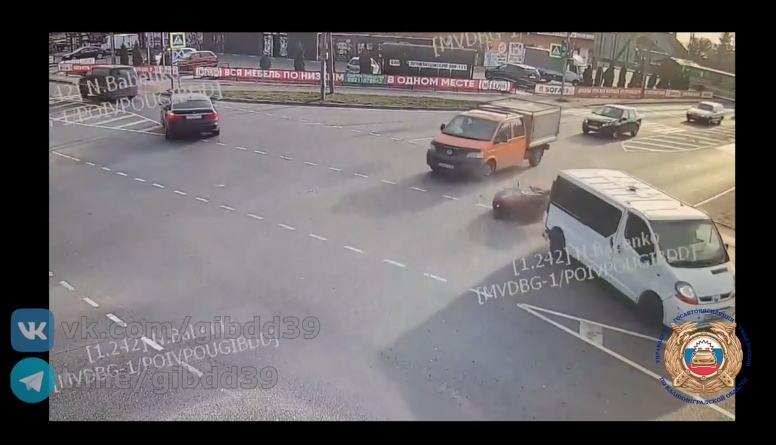 На Южном обходе мотоциклист врезался в микроавтобус На Южном обходе мотоциклист врезался в микроавтобус