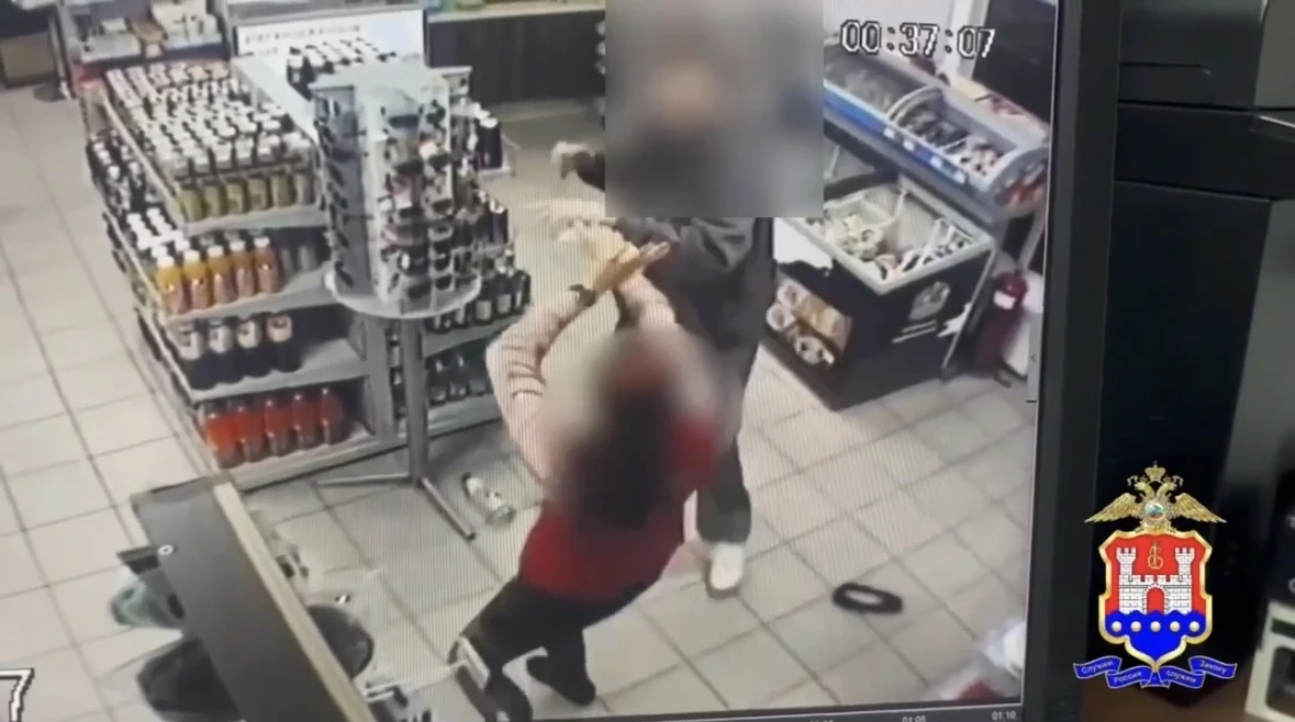 «Я взял машину родительскую и поехал в поисках жертвы»: полицейские задержали напавшего с ножом на сотрудницу АЗС «Я взял машину родительскую и поехал в поисках жертвы»: полицейские задержали напавшего с ножом на сотрудницу АЗС