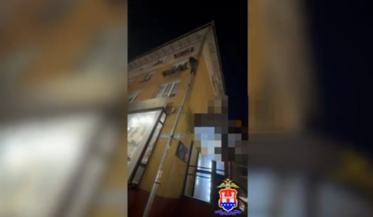 В Калининграде подозреваемый в краже пытался сбежать по водостоку В Калининграде подозреваемый в краже пытался сбежать по водостоку