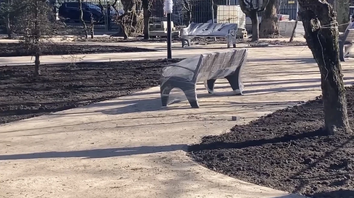 Сквер на улице Комсомольской завершают ремонтировать Сквер на улице Комсомольской завершают ремонтировать