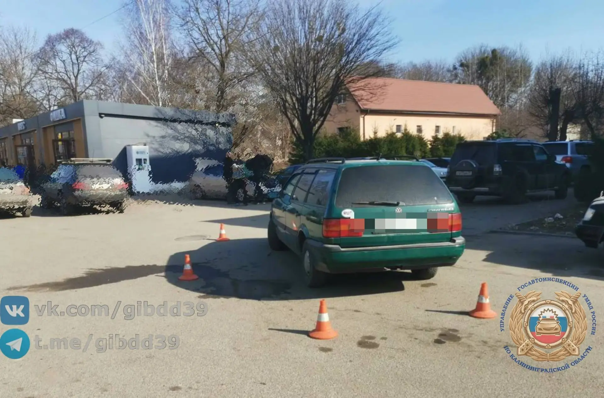В Черняховске водитель автомобиля сдавал назад и сбил 80-летнюю женщину В Черняховске водитель автомобиля сдавал назад и сбил 80-летнюю женщину