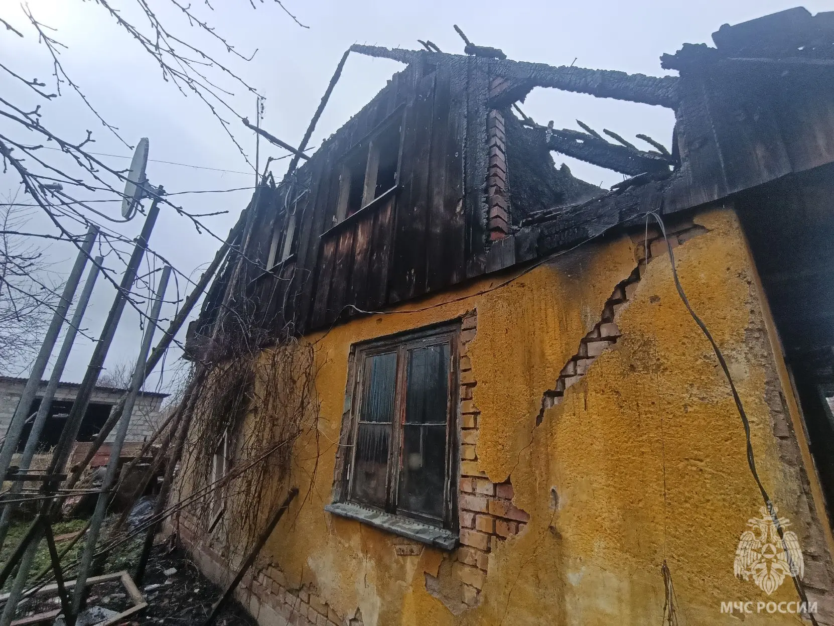 В посёлке Дубрава потушили пожар в частном доме В посёлке Дубрава потушили пожар в частном доме