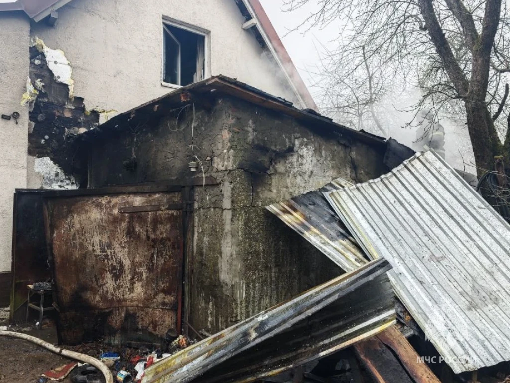 В Калининградской области потушили пожар в гараже В Калининградской области потушили пожар в гараже