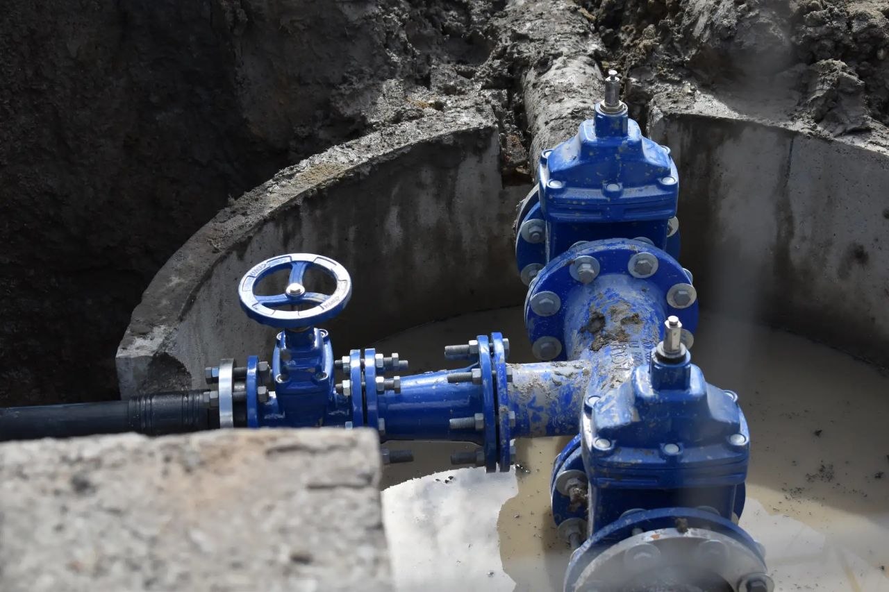 В Зеленоградске меняют водопровод на улице Бровцева В Зеленоградске меняют водопровод на улице Бровцева