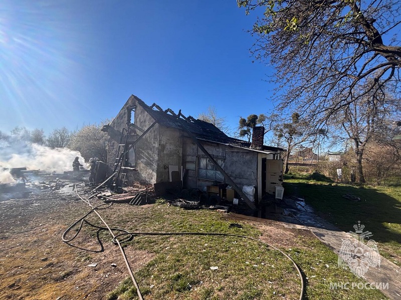 В Черняховске огонь с хозпостроек перекинулся на жилой дом В Черняховске огонь с хозпостроек перекинулся на жилой дом