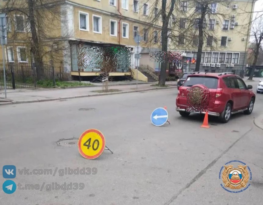 В Калининграде автомобиль откатился и сбил пешехода В Калининграде автомобиль откатился и сбил пешехода