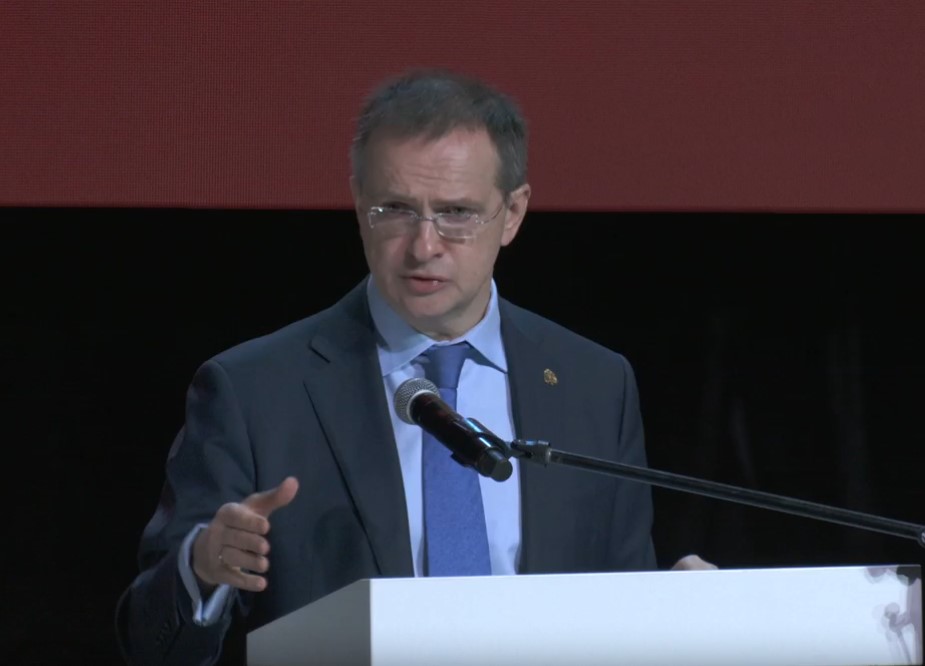 Владимир Мединский: «Тевтонские кресты гораздо уместнее смотрятся на сожжённых танках, а не на гербах наших русских городов» Владимир Мединский: «Тевтонские кресты гораздо уместнее смотрятся на сожжённых танках, а не на гербах наших русских городов»