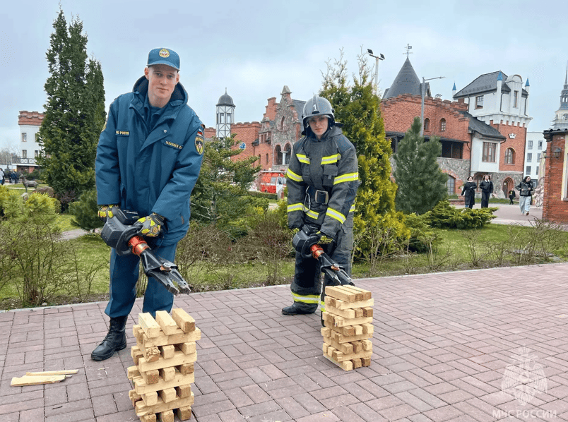 Калининградские пожарные приняли участие во Всероссийской ярмарке вакансий Калининградские пожарные приняли участие во Всероссийской ярмарке вакансий