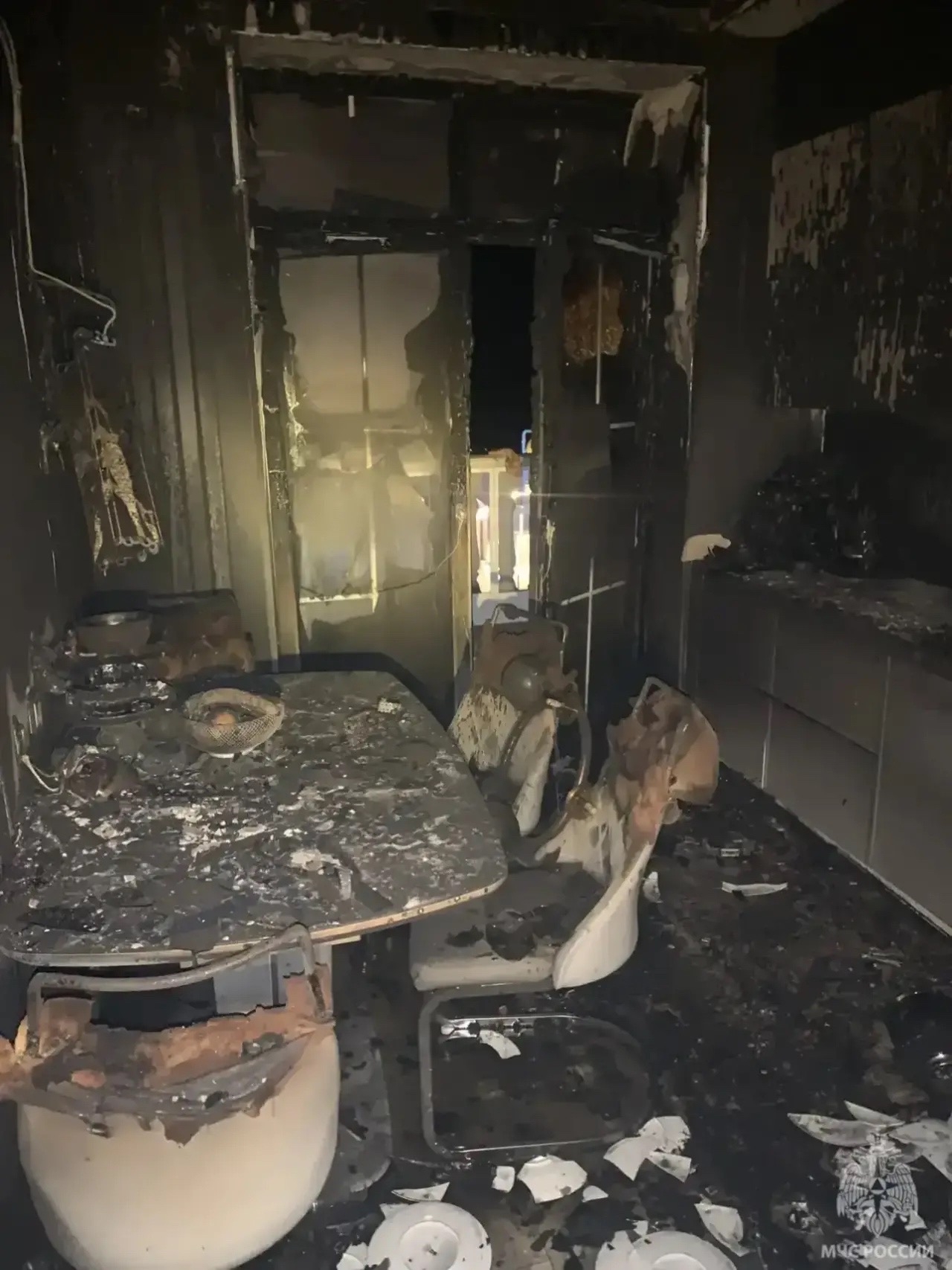 Пожарные спасли 14 человек из элитного жилого комплекса в Зеленоградске, где горела квартира Пожарные спасли 14 человек из элитного жилого комплекса в Зеленоградске, где горела квартира