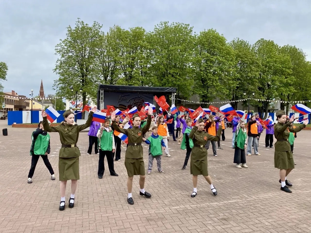 В Славске прошёл патриотический флешмоб, приуроченный к 81-й годовщине Великой Победы В Славске прошёл патриотический флешмоб, приуроченный к 81-й годовщине Великой Победы