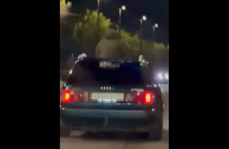 В Калининграде пассажира «Ауди» оштрафовали после поездки в открытом люке автомобиля В Калининграде пассажира «Ауди» оштрафовали после поездки в открытом люке автомобиля