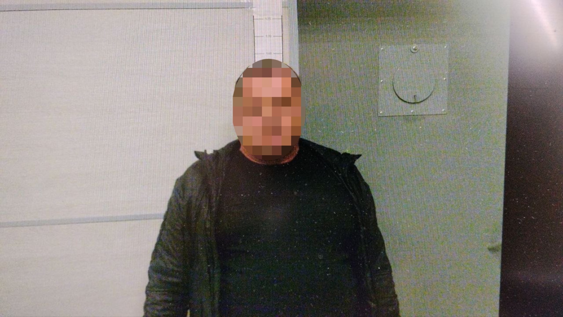 Пассажир устроил дебош на борту авиалайнера в Калининграде Пассажир устроил дебош на борту авиалайнера в Калининграде