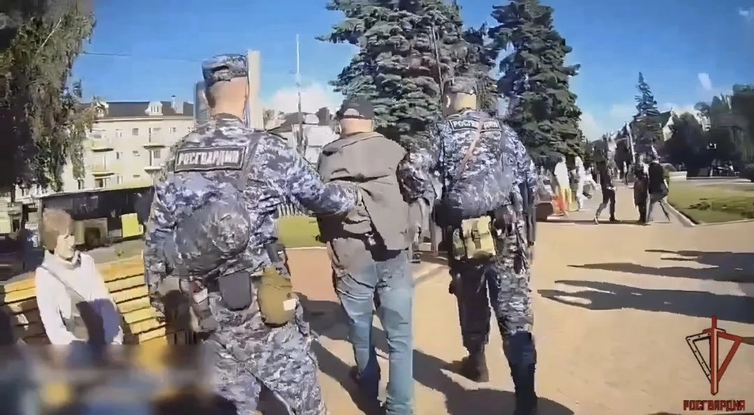 В Калининграде на площади Победы задержали мужчину с ножом В Калининграде на площади Победы задержали мужчину с ножом