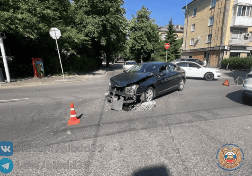 В аварии на улице Репина в Калининграде пострадал пассажир В аварии на улице Репина в Калининграде пострадал пассажир