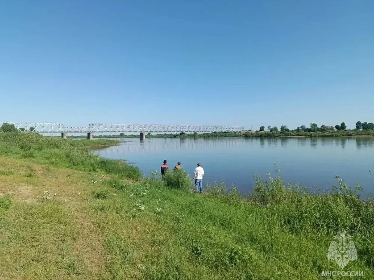 В Советске водолазы МЧС ищут мужчину, который предположительно утонул в реке Неман В Советске водолазы МЧС ищут мужчину, который предположительно утонул в реке Неман