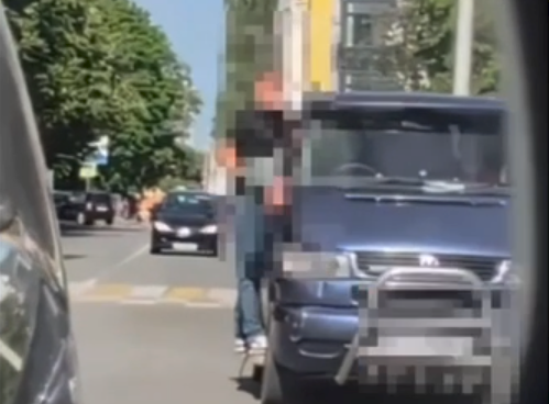 Кадры опасной поездки в Калининграде попали в соцсети: нарушители получат штраф Кадры опасной поездки в Калининграде попали в соцсети: нарушители получат штраф