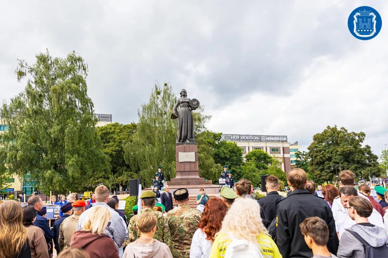 В Калининграде почтили память детей-жертв войны в Донбассе В Калининграде почтили память детей-жертв войны в Донбассе