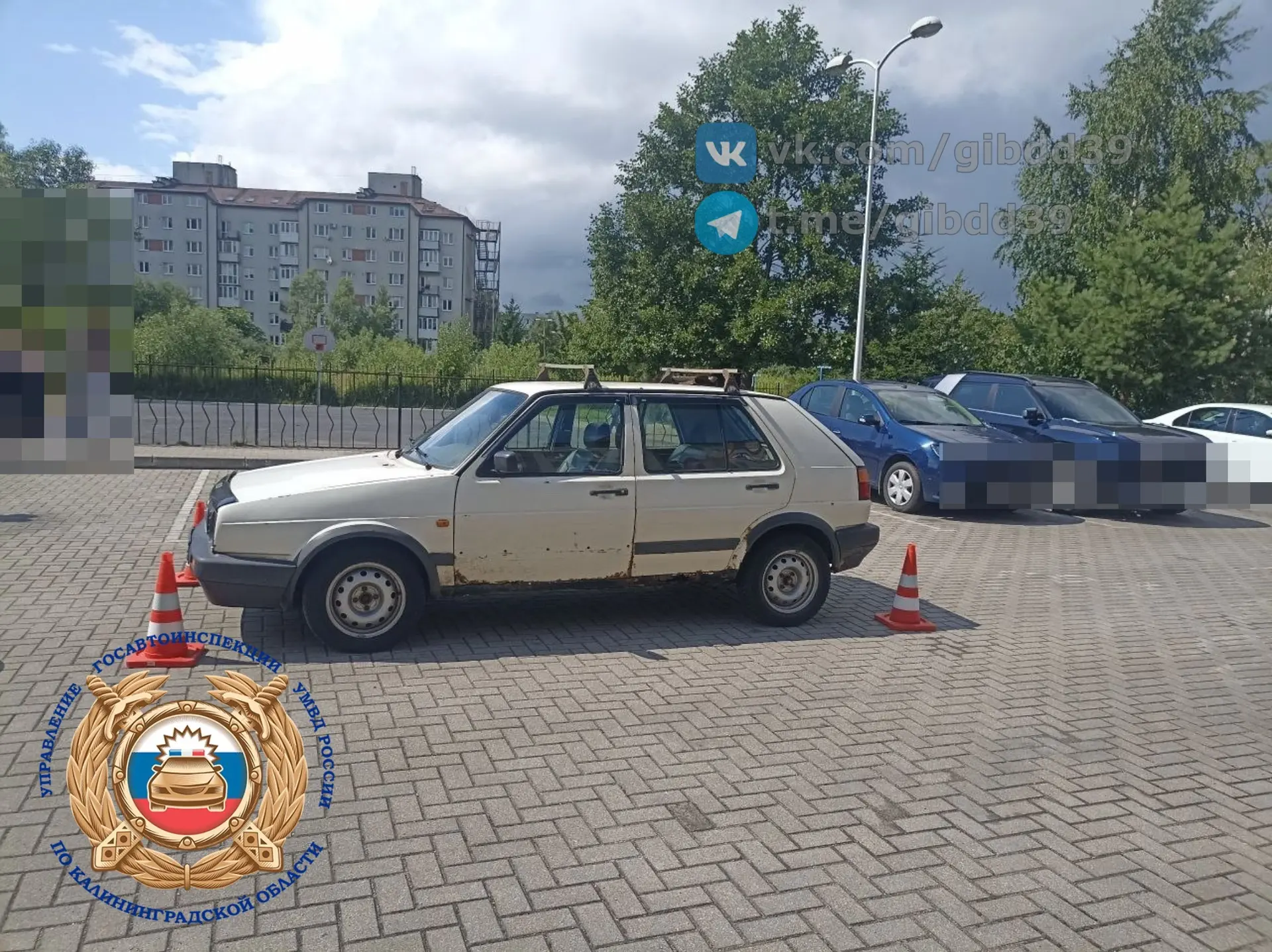 Двухлетний ребёнок попал под машину во дворе дома на улице Печатной Двухлетний ребёнок попал под машину во дворе дома на улице Печатной