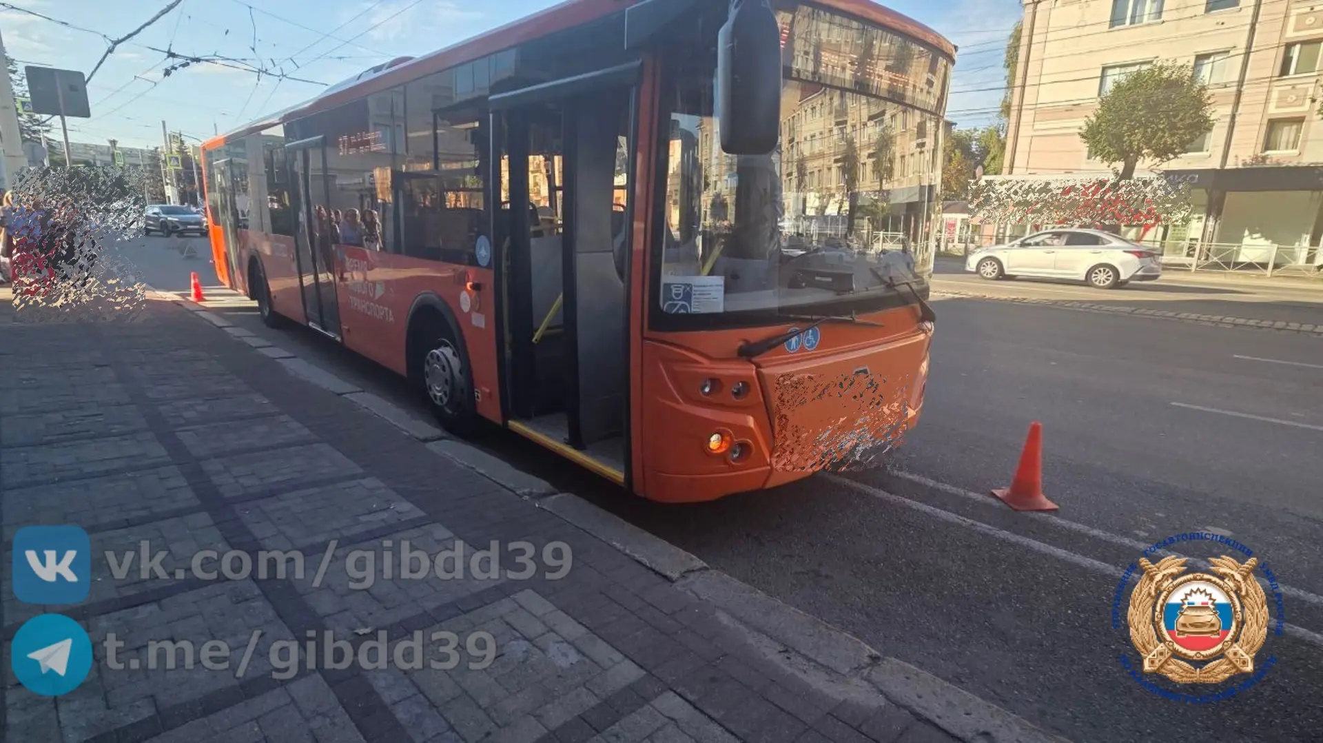 На Ленинском проспекте в автобусе упали два пассажира На Ленинском проспекте в автобусе упали два пассажира