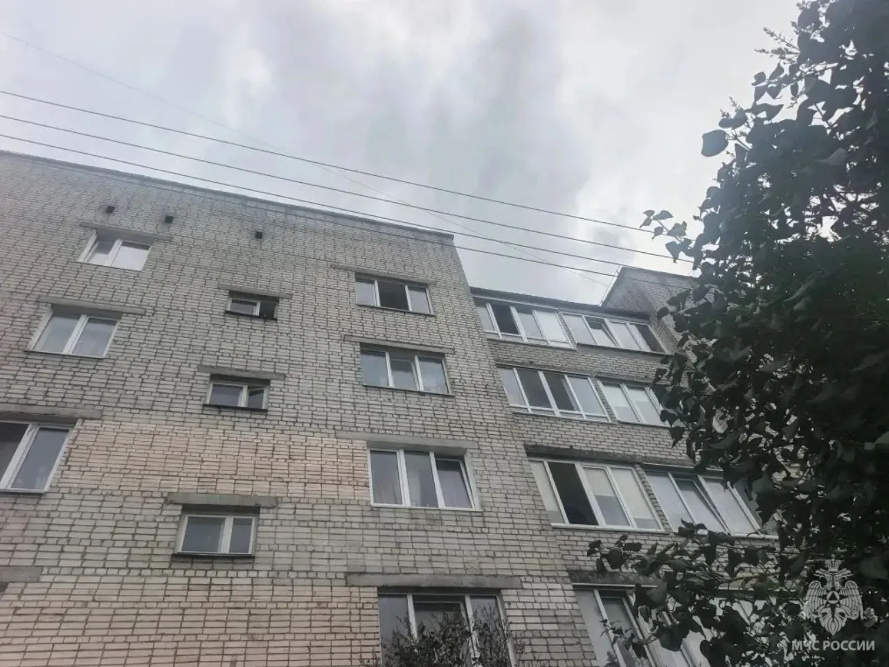 На улице Машиностроительной двухлетний ребёнок выпал из окна пятого этажа На улице Машиностроительной двухлетний ребёнок выпал из окна пятого этажа